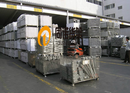 Wire mesh container